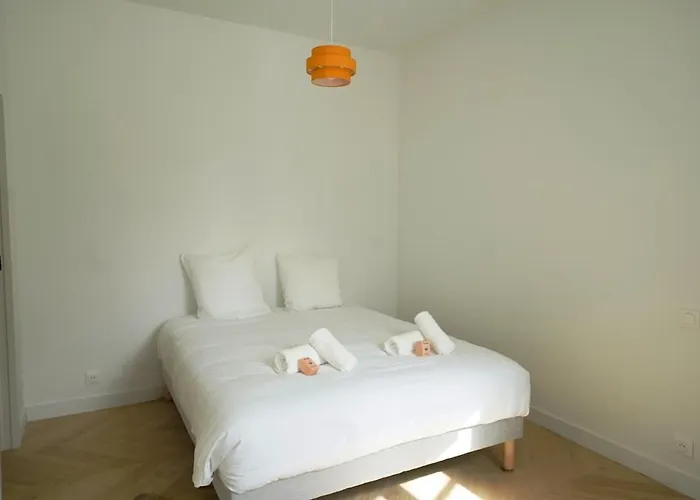 Centre - Jet D'eau - T2 Paracou لي سابلِ دولونْ